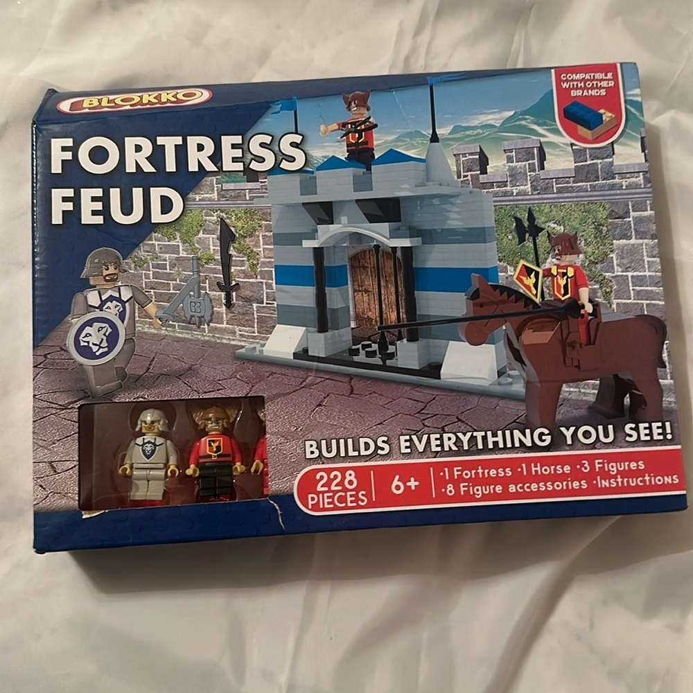 Blokko Fortress Feud Building Block Set 228 Pcs Medieval Castle 3 Figures Horse